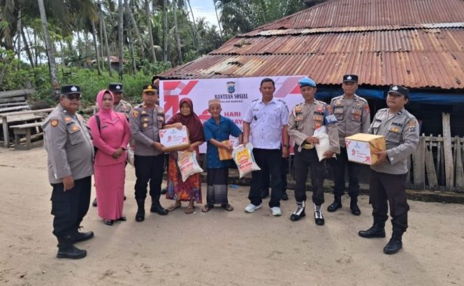 
					Jelang HUT Bhayangkara Ke- 79, Polsek MBG Salurkan Bantuan Sosial Kepada Fakir Miskin, Yatim Piatu dan Jompo