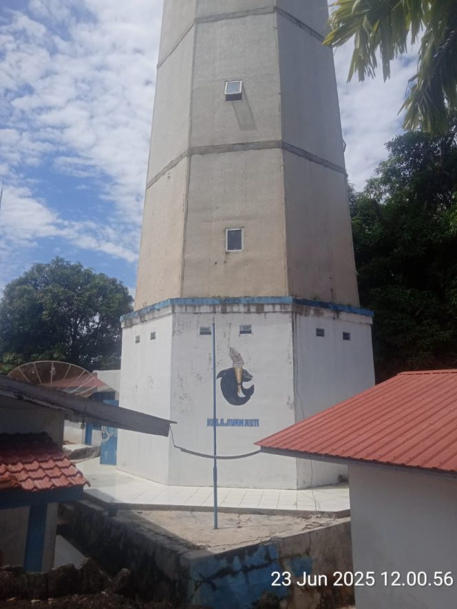 
					Lampu Mercu Suar Salah Satu Objek Wisata Pulau Tamang Yang Harus di Kunjungi