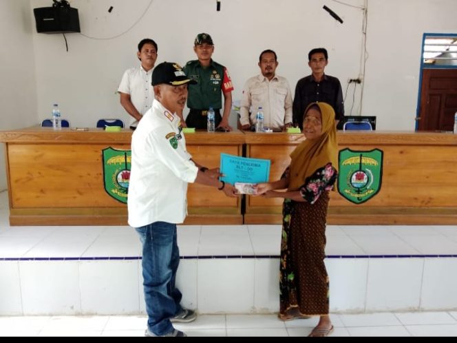 
					Hari Ini, Pemdes Sundutan Tigo Salurkan BLT DD Januari – Juni 2025 Kepada 47 KPM