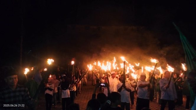 
					Camat Muslih Lepas Peserta Pawai Obor Sambut Tahun Baru Islam 1447 di Kotanopan