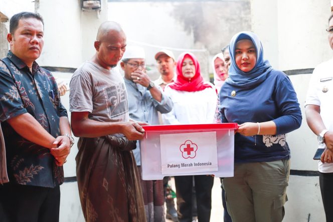 
					Wabup Atika Azmi Kunjungi Dua Lokasi Kebakaran di Mompang Julu