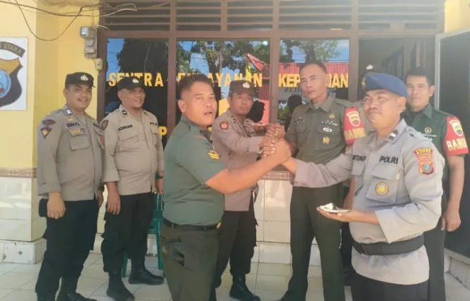 
					Dalam Rangka HUT Bhayangkara ke 79,Personil Koramil 17/Natal Sambangi Mako Polsek Natal