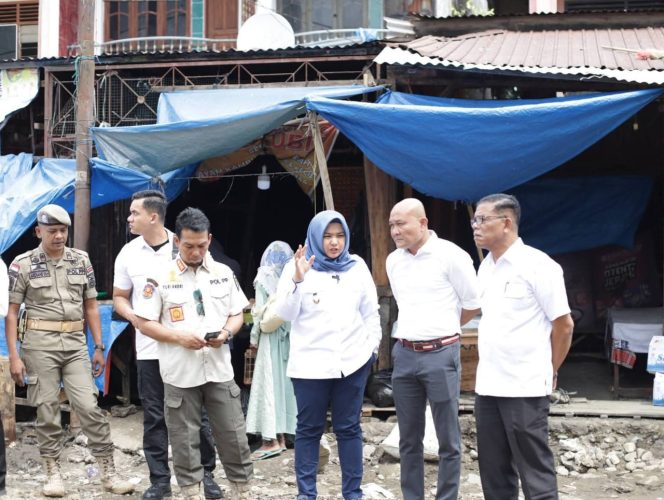 
					Wabup Madina Tinjau Pengerjaan Jalan Lingkar Pasar Lama, Ungkap Hal Ini