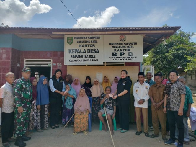 
					Kejari Madina Monitoring Penyerahan BLT dan Dana APBDes 2025 di Desa Simpang Bajole