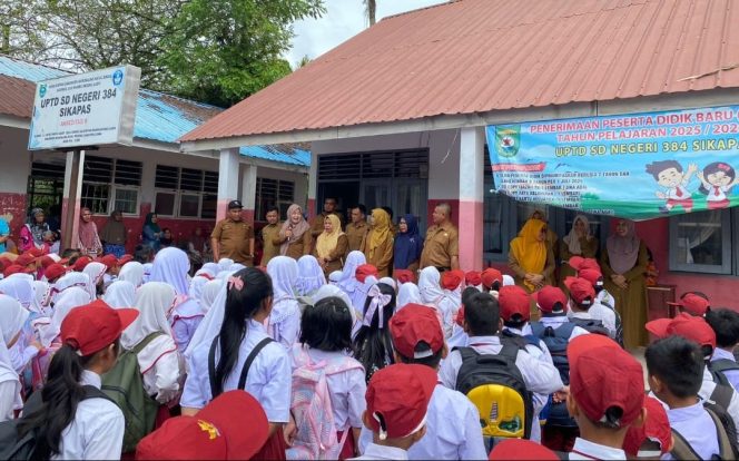 
					Suasana di SD Negeri 384 Desa Sikapas, Murid Baru Sangat Bersemangat
