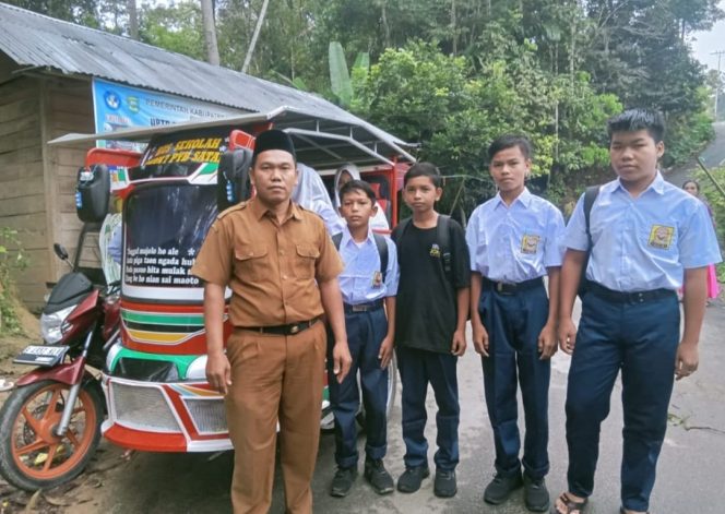 
					Menarik Minat Siswa Baru, Kepsek SMPN 7 Satu Atap Siobon Jae Siapkan Sarana Transportasi