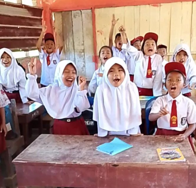 
					MPLS Hari Ke-3 Siswa Baru di SDN 383 MBG, Berlangsung Meriah dan Penuh Semangat