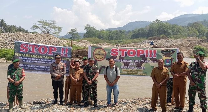 
					Forkopimcam Kotanopan Pasang Spanduk Larangan PETI Disejumlah Titik