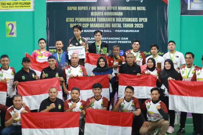 
					Wabup Madina Tutup Badminton Open Bupati CUP 2025