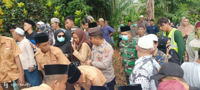 
					Isak Tangis Iringi Pemakaman Anggota Paskibra Korban Pembunuhan di Natal
