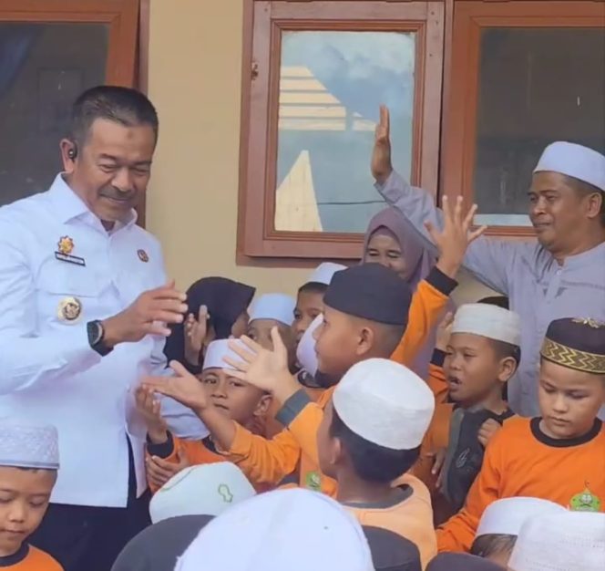 
					Bupati Saipullah Motivasi Para Siswa-siswi SDIT Al-Furqon Madina