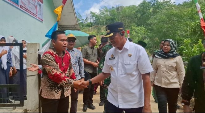 
					Kasek SMP 7 Satu Atap Siobon Jae Dukung Pembukaan Ruas Siobon-Sopobatu