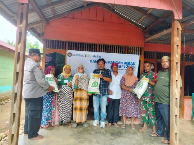
					Pemdes Lubuk Kapundung ll Gandeng Bulog Salurkan Bantuan Beras Dengan Tertib