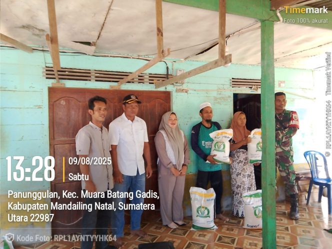 
					Bantuan Pangan Beras Bulog di Bagikan,Warga Desa Panunggulan Terbantu