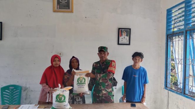 
					Pemdes Tagilang Julu Bantu Salurkan  Beras Bulog, Warga Ucapkan Terima