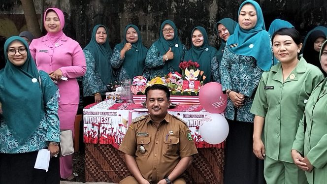 
					Lomba Membuat Nasi Tumpeng TP PKK Kotanopan Meriah