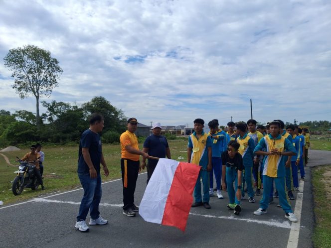 
					Sambut HUT RI Ke-80 Tahun, Polsek Gelar Lomba Lari Maraton Sepanjang 3 Km di Tingkat SMP-SMA