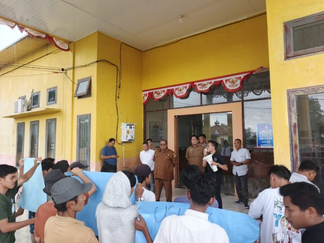 
					AMPK-SU Geruduk Kantor Inspektorat Dan Kejari Palas Terkait Dugaan ADD Unte Rudang Barteng