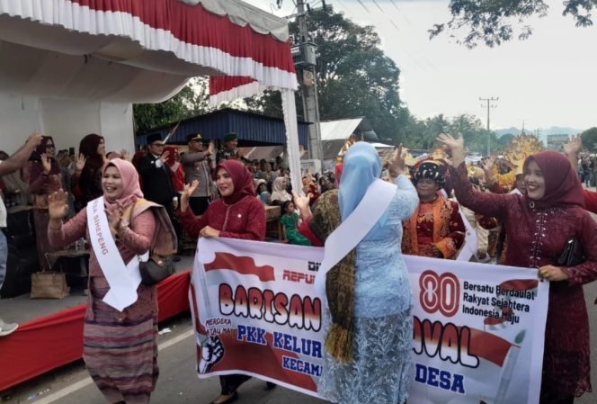 
					Semarak HUT RI ke 80 Tahun 2025, Kecamatan Siabu Gelar karnaval Sertakan ibu – ibu PKK