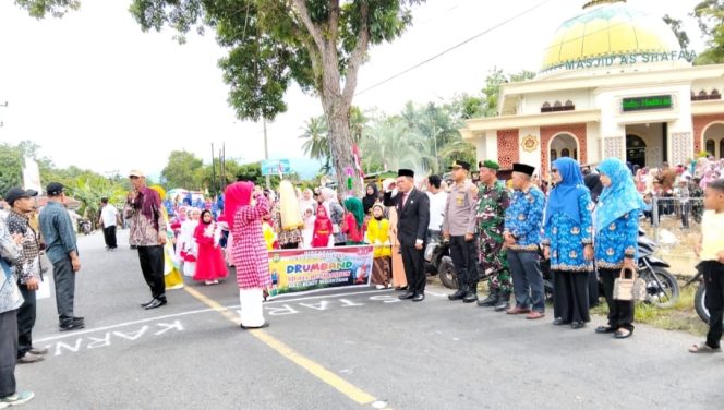 
					Camat Bukit Malintang Lepas Peserta Pawai Karnaval HUT RI Ke – 80 Tahun