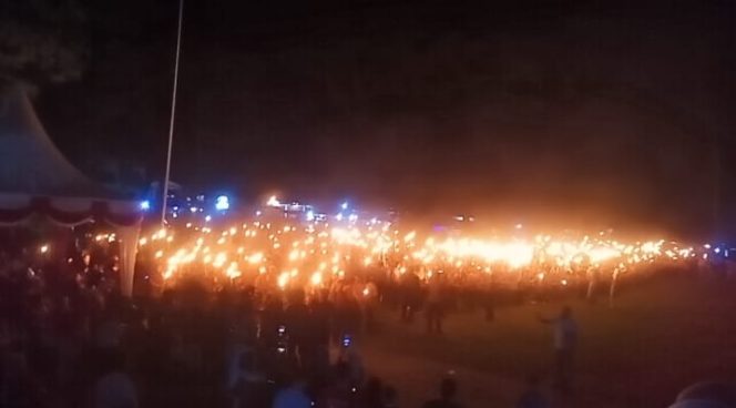 
					Rangkaian Peringatan HUT Kemerdekaan RI,Forkopimcam Natal Lepas Rombongan Pawai Obor Taptu