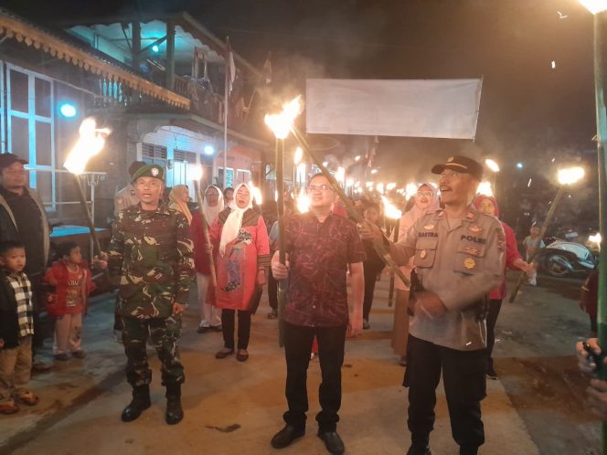 
					Pawai Obor Keliling Warnai Kemeriahan Malam 17 Agustus di Pakantan