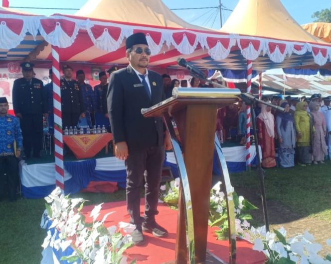 
					Edi Edwar Anggota DPRD Dapil IV Madina dari PAN Bacakan Teks Proklamasi di Upben HUT RI Ke 80 di Batahan