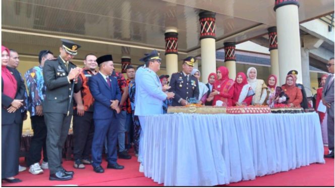 
					Momen HUT RI Ke-80, Bupati dan Wabup dan Forkopimda Ucapkan Selamat Harlah Kapolres Palas Ke-45