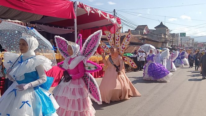 
					Rangkaian HUT RI ke-80, Karnaval Di Kota Sibuhuan Menjadi Hiburan Masyarakat Palas
