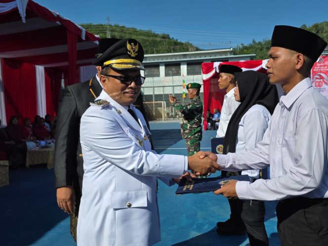 
					Wali Kota Padangsidimpuan Serahkan Remisi bagi 613 Warga Binaan di Momen HUT ke-80 RI