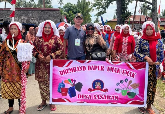 
					Anggota DPRD Madina,Dra.Hj.Melati Nur Berbaur Dengan Masyarakat Saat Karnaval HUT Kemerdekaan RI ke 80 di Natal