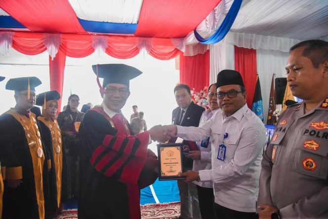 
					UGN Cetak 422 Lulusan, Wali Kota Letnan : Mari Wujudkan Padangsidimpuan Kota Pendidikan