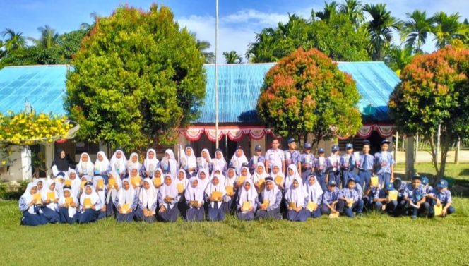 
					UPTD SMP 4 MBG Semarakkan HUT RI ke-80 dengan Penyerahan Hadiah Lomba