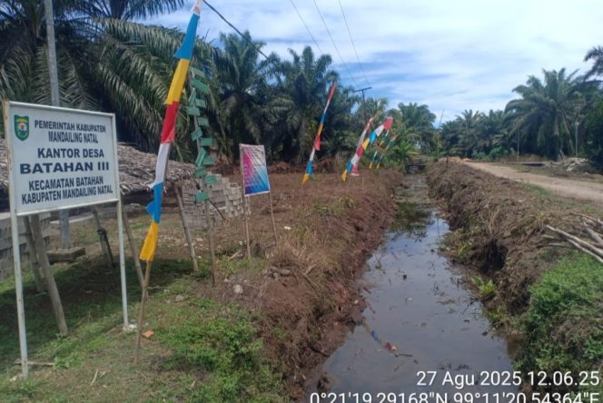 
					Pembersihan Saluran Air Sepanjang 2.400 M di Desa Batahan III Selesai, Warga Ucapkan Terima Kasih