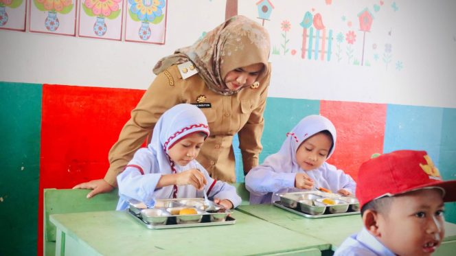 
					Wabup Madina Sampaikan Terima Kasih Siswa Kepada Presiden Prabowo Terhadap Makan Bergizi Gratis