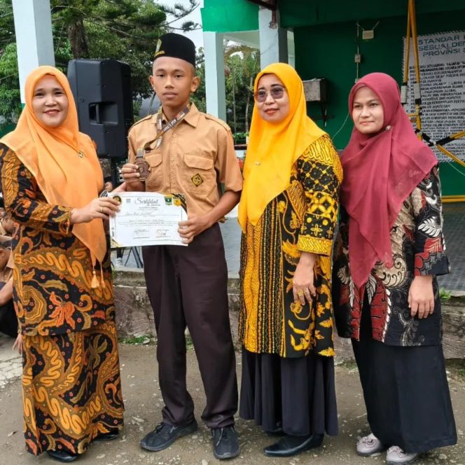 
					Siswa MAN 1 Mandailing Natal Raih Prestasi di Kejuaraan Shukaido Open Series Sumatera Barat 2025