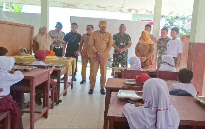 
					Bupati Madina Pantau Penyaluran MBG di TK Satu Atap SDN 098 Pidoli Lombang