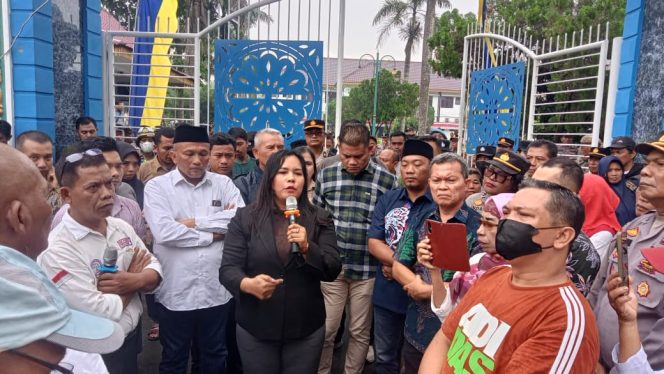 
					Angka Biaya Perjalanan Dinas Ketua DPRD Deli Serdang jadi sorotan, (AMPK) Gruduk Kantor DPRD