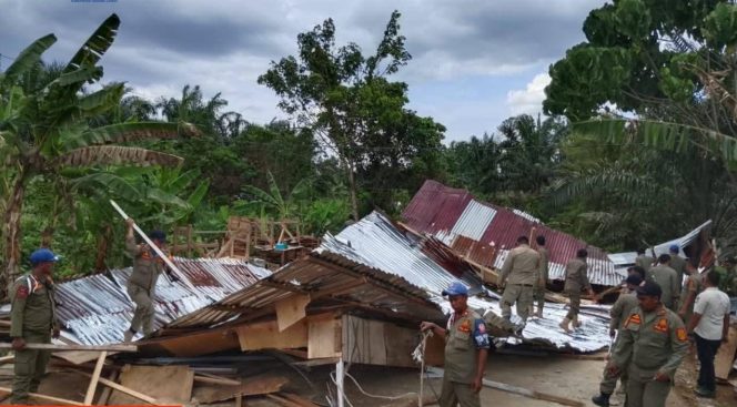 
					Satpol-PP Pemkab Palas Tertibkan  Tempat Maksiat Berkedok Kafe, Hiburan Malam, Dan Pondok Remang-remang