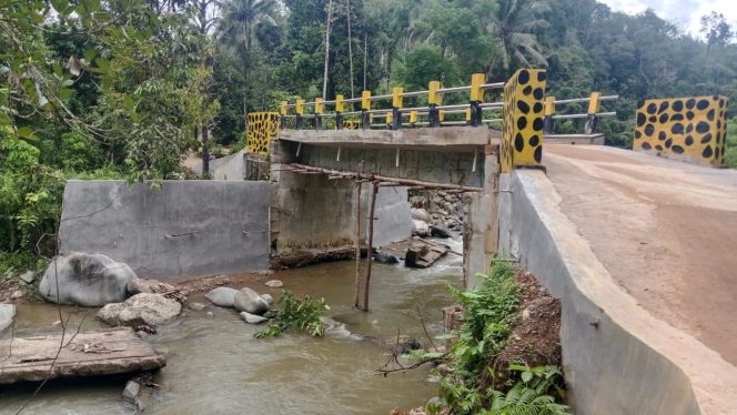 
					Jembatan Penghubung 4 Desa di Batang Natal Rampung, Warga Ucapkan Terimakasih ke Pemkab Madina