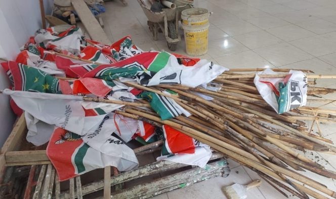 
					Pengurus PKB Madina Tersinggung, Kasat Pol PP Perintahkan Bendera PKB Dicopot dari Pinggir Jalan Raya