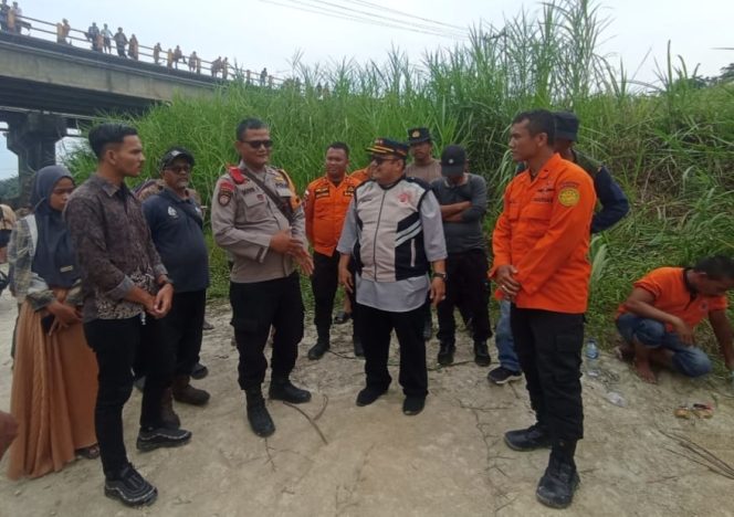 
					Hari kedua Pencarian, Satu Anak SMP Yang Hanyut di Sungai Ular Belum Ditemukan  ‎
