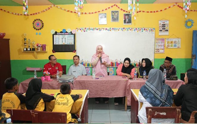 
					Sambangi Siswa Viral di SDN Cinta Rakyat, Pemkab Beri Bantuan Perlengkapan Sekolah
