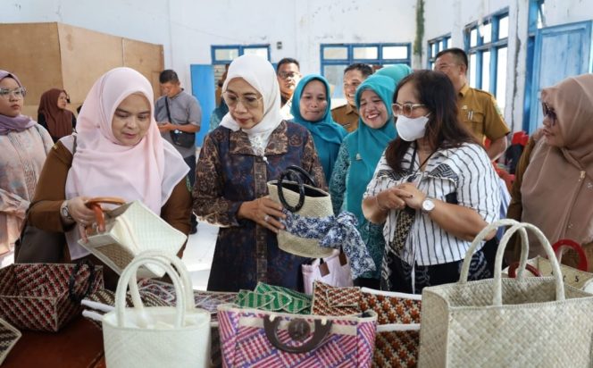 
					Ketua Dekranasda Madina Minta Pandan Kembali Ditanam Untuk Bahan Anyaman