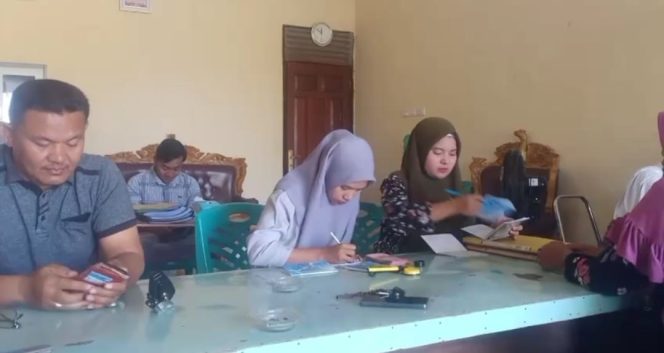 
					Pengurus KUD Pasar Baru Salurkan SHP Untuk Bulan September 2025