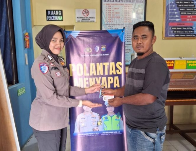 
					Satlantas Polres Madina Lanjutkan Pemberian Reward Kepada Pengendara Taat Aturan