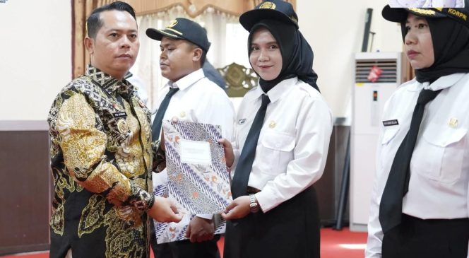 
					Bupati Palas Serahkan 15 SK PPPK Fungsional, Tenaga Teknis dan Kesehatan Serta 1 IPDN
