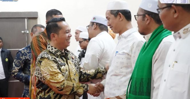 
					Bupati Palas Kukuhkan Dewan Hakim Musabaqoh Qiraatul Kutub Peringatan Hari Santri Tahun 2025