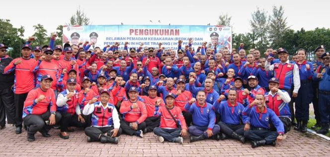 
					Dirjen Bina Adwil Kukuhkan 300 Relawan Pemadam Kebakaran Deli Serdang, Bupati Akan Libatkan Karang Taruna