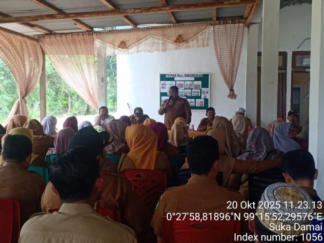 
					Guru di Kriminalisasi, Camat Minta PGRI Cabang Kecamatan Sinunukan di Aktifkan